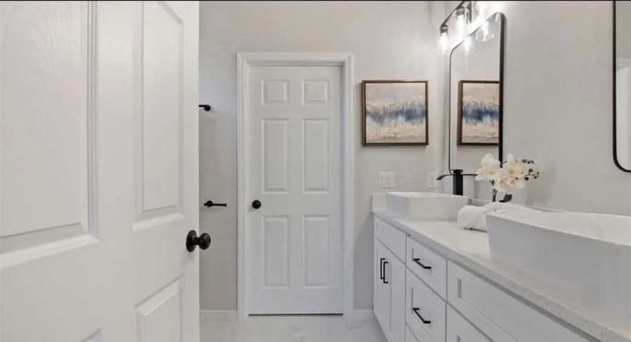 1630 Haddock St - Photo 3 of 7