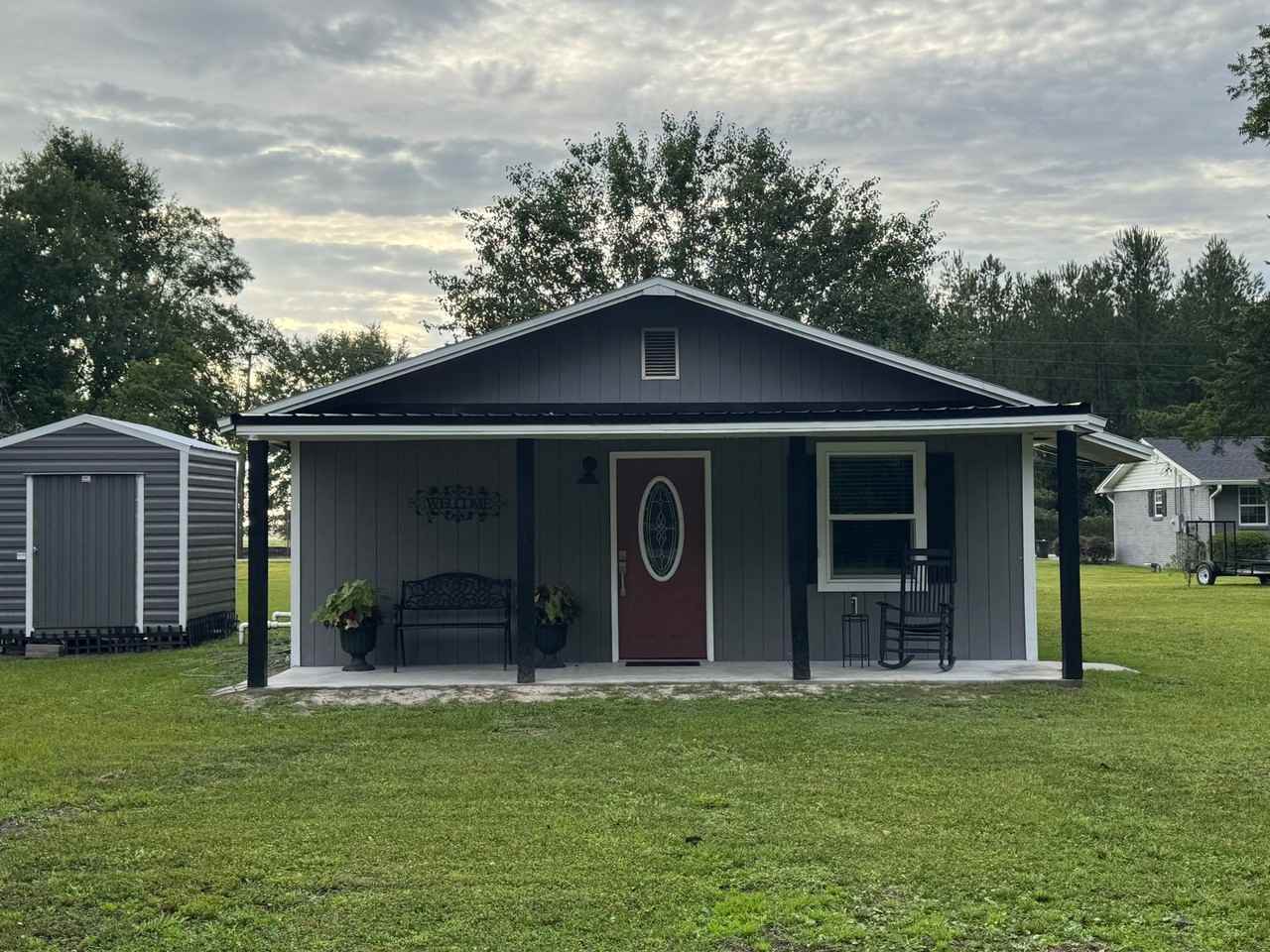 230 Se Boy Way - Photo 2 of 18