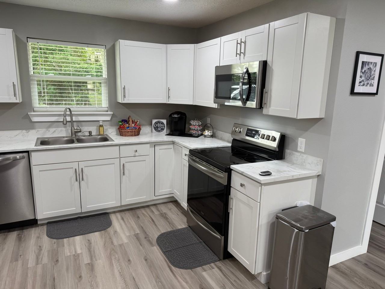 230 Se Boy Way - Photo 3 of 18