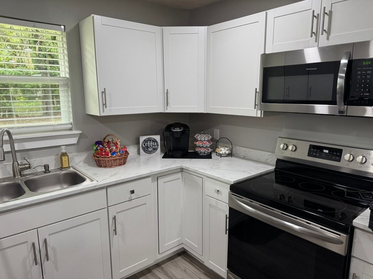 230 Se Boy Way - Photo 4 of 18
