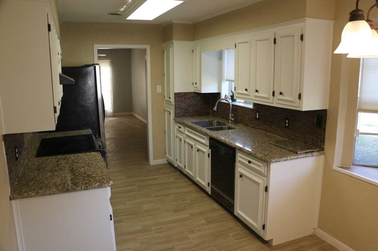 6668 Lexington Dr - Photo 2 of 10