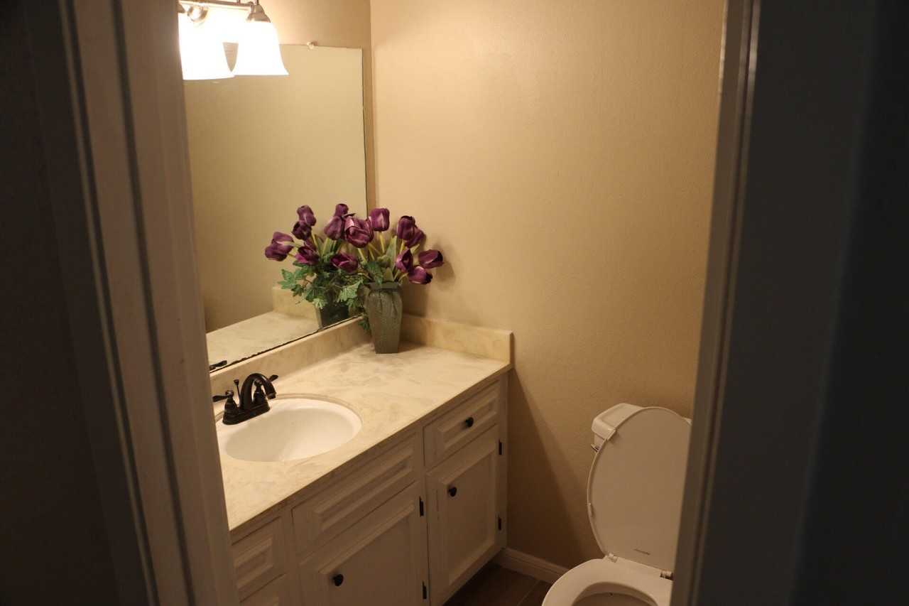 6668 Lexington Dr - Photo 5 of 10