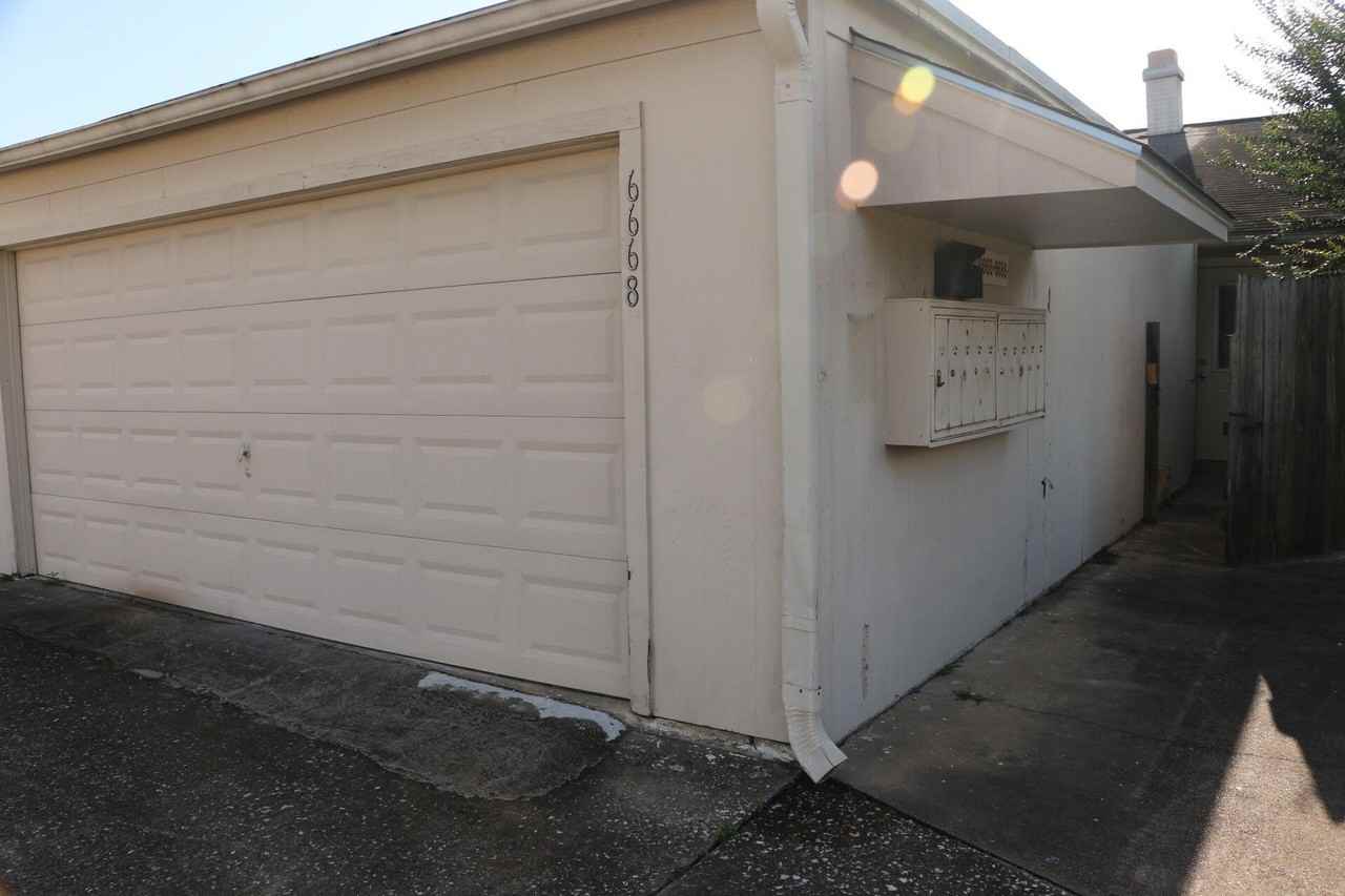 6668 Lexington Dr - Photo 7 of 10