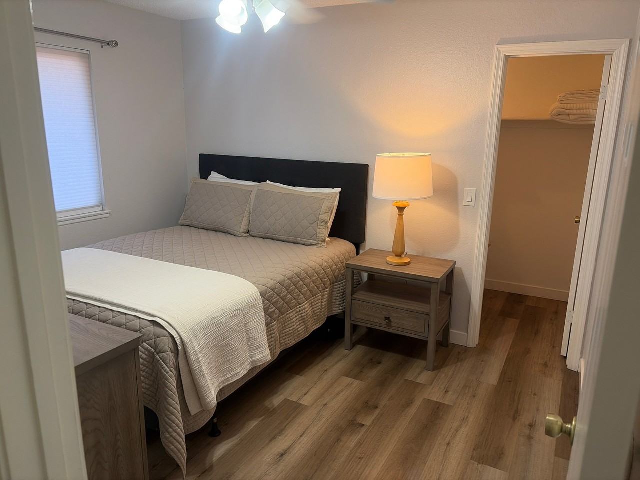 5576 W Rochelle Ave #9C - Photo 5 of 7