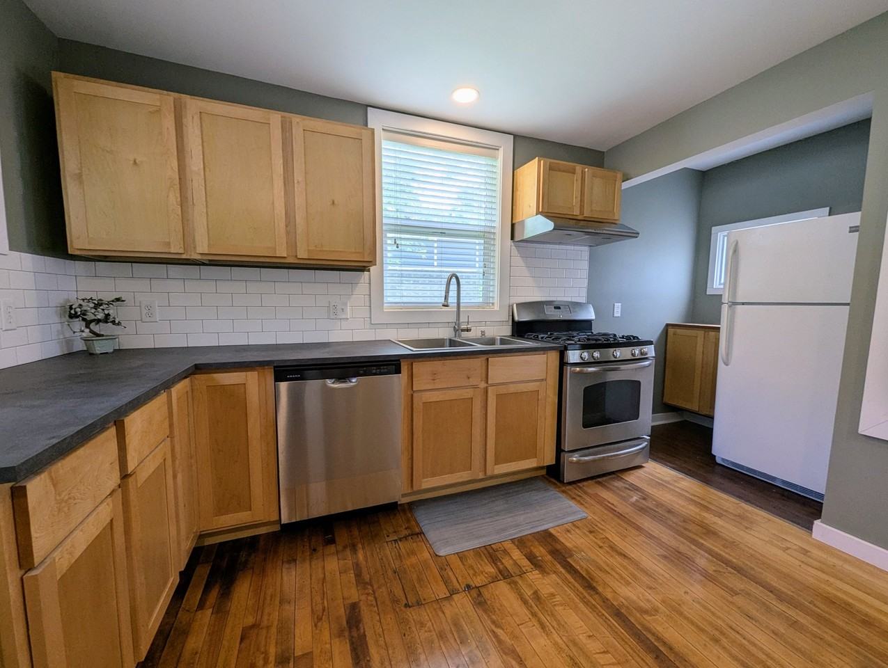 72 Maria Ave - Photo 2 of 20