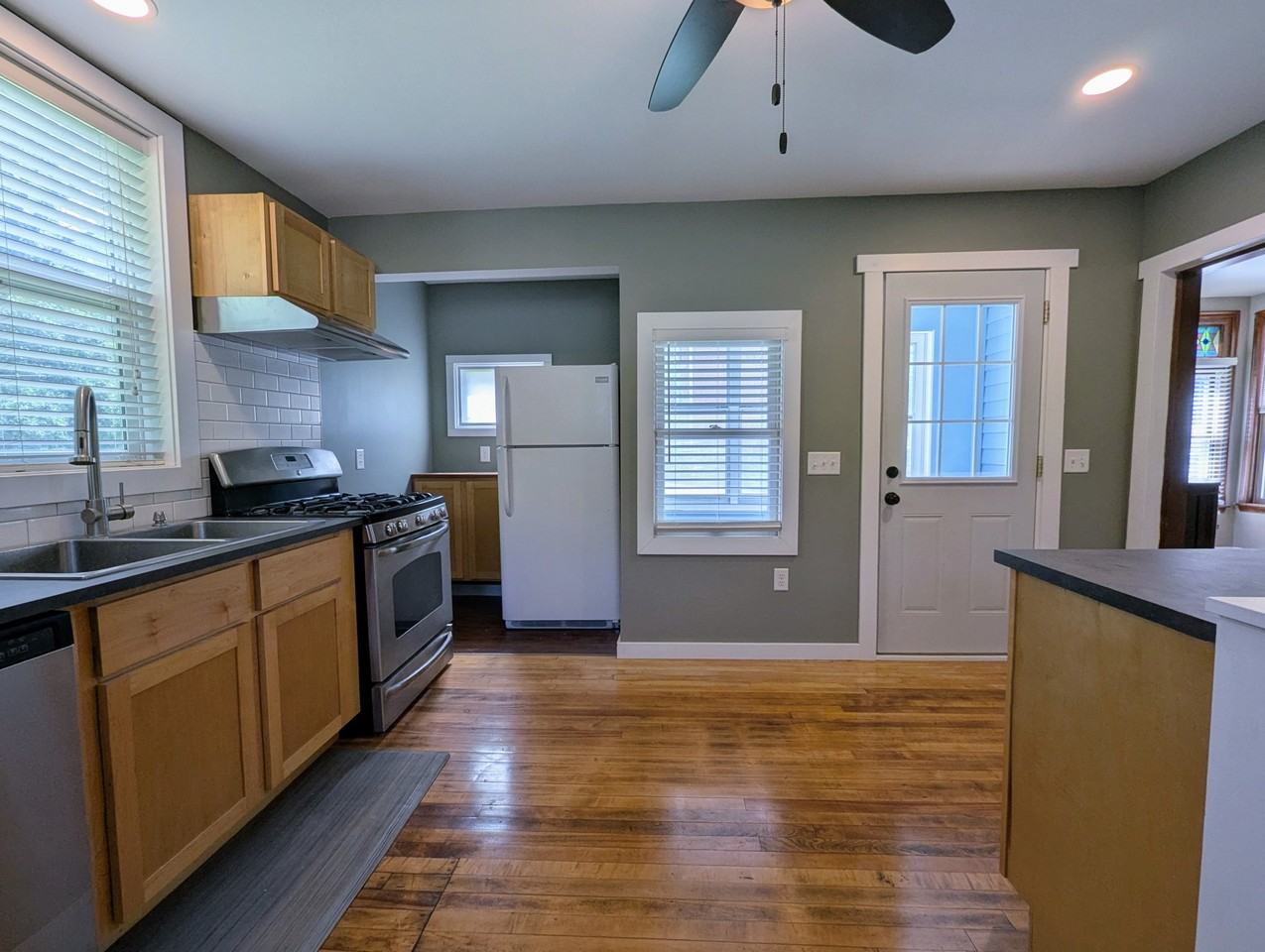 72 Maria Ave - Photo 3 of 20