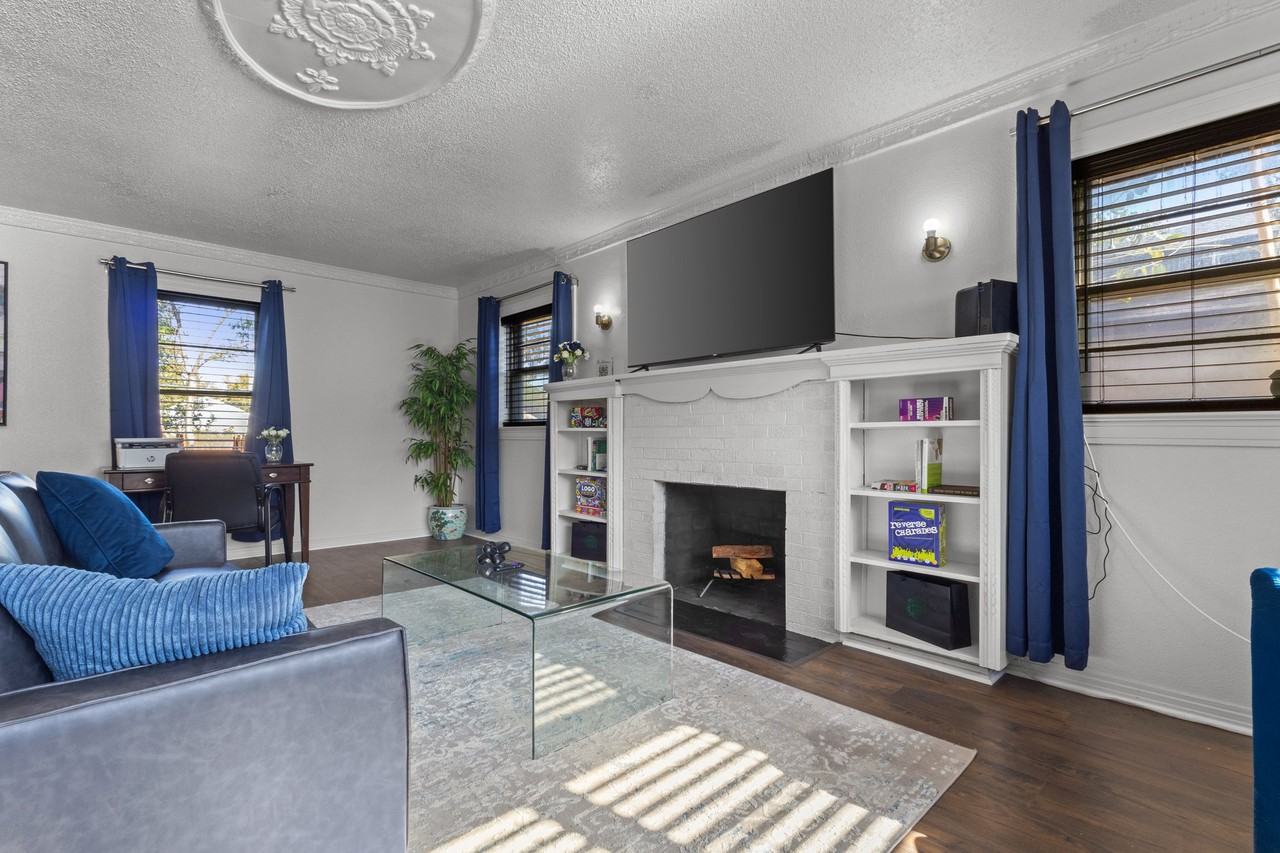 2321 Lawrence St - Photo 7 of 18