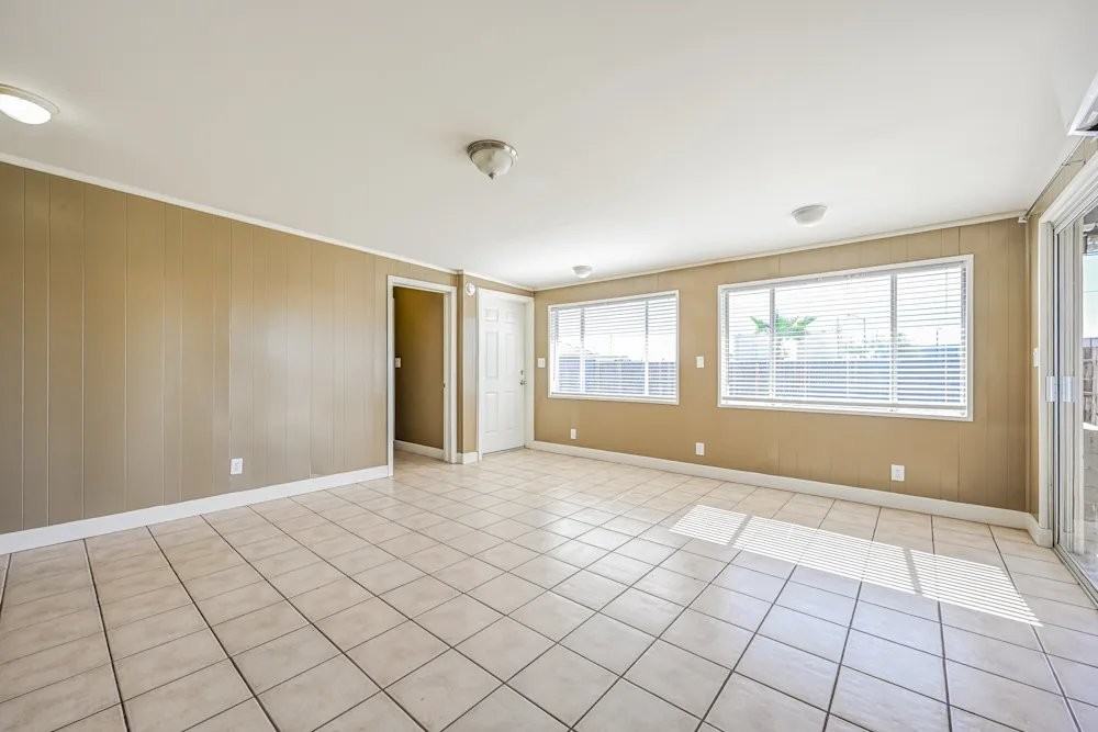 11206 W Oregon Ave - Photo 4 of 14