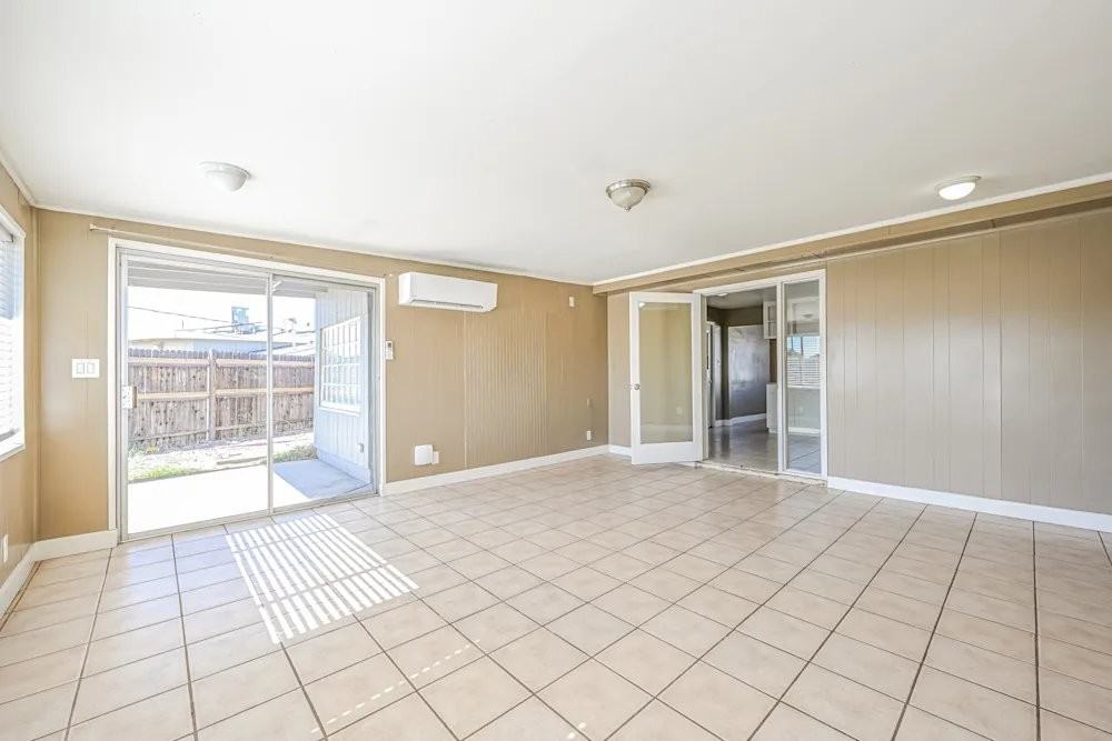 11206 W Oregon Ave - Photo 5 of 14