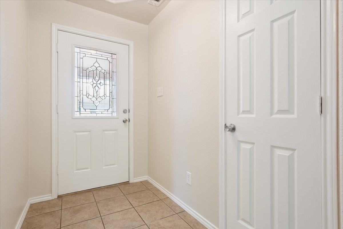 4524 Canyon Rdg - Photo 3 of 20