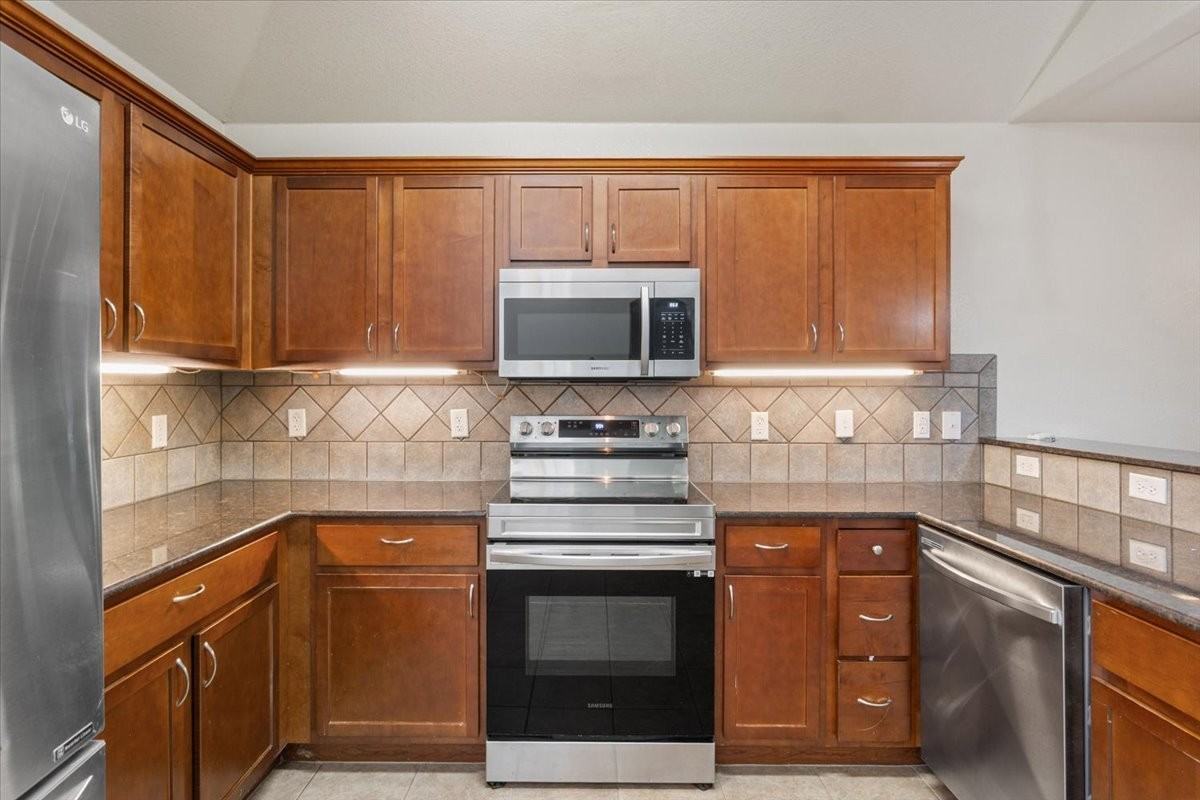 4524 Canyon Rdg - Photo 7 of 20