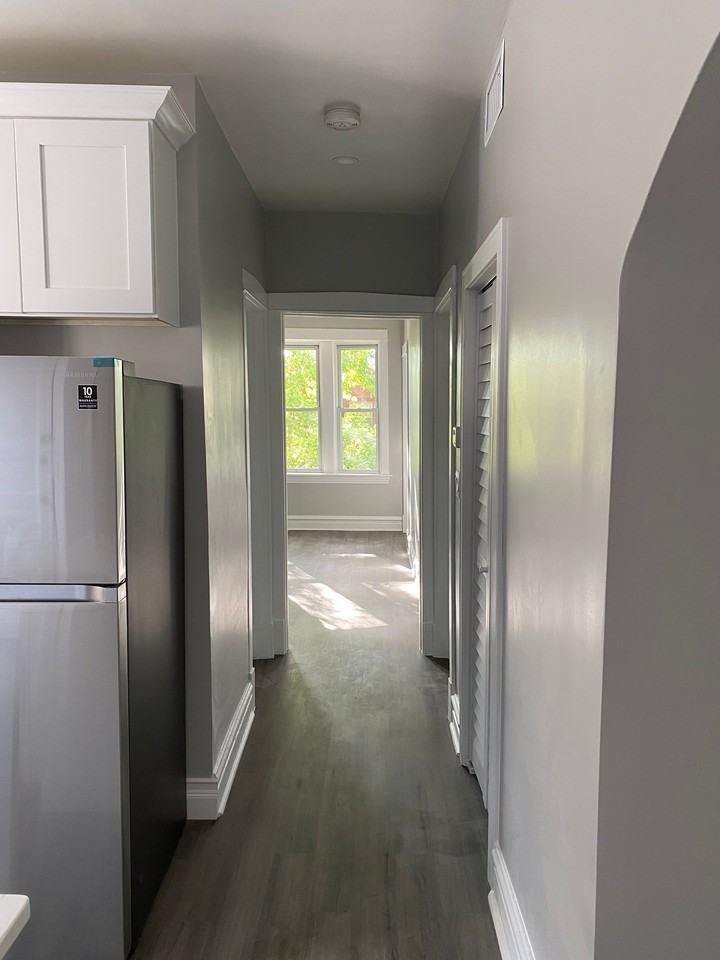 3229 N Hamlin Ave #2F - Photo 5 of 7