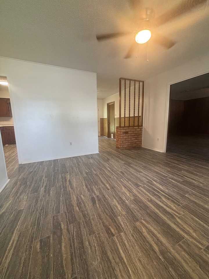 606 Theresa St - Photo 2 of 17