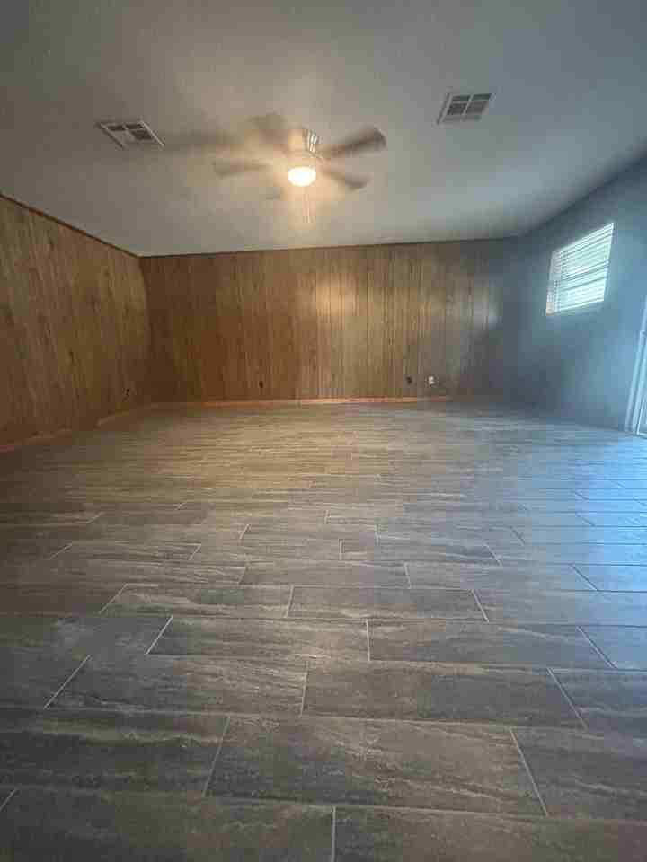 606 Theresa St - Photo 5 of 17
