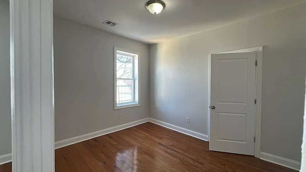 162 Bergen Ave #4B - Photo 2 of 7