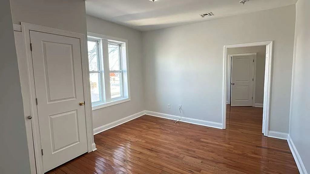 162 Bergen Ave #4B - Photo 4 of 7