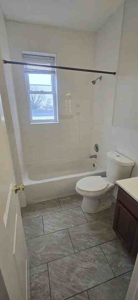 162 Bergen Ave #4B - Photo 6 of 7