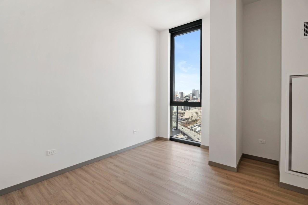 520 S Damen Ave - Photo 5 of 19