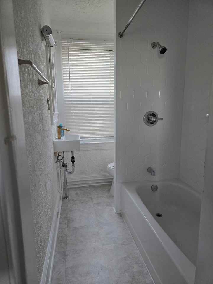 2903 Evergreen Ave #2 - Photo 2 of 8