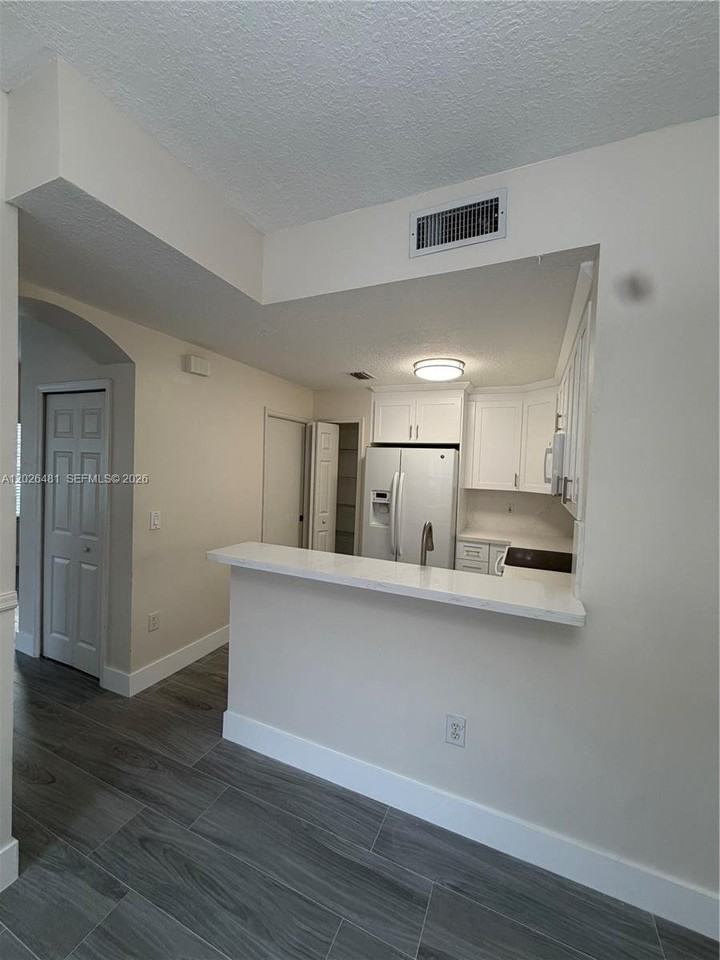 6202 Nw 112th Ct - Photo 3 of 20