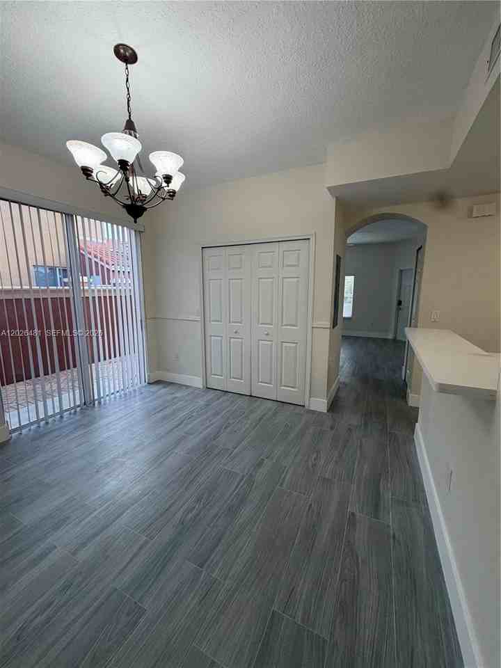 6202 Nw 112th Ct - Photo 6 of 20
