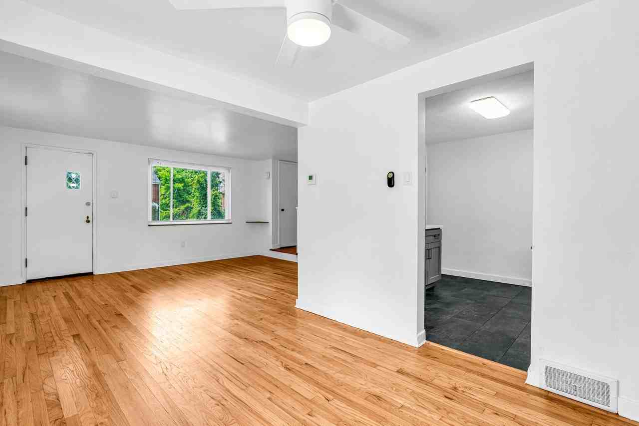 1205 Labelle Ave - Photo 2 of 15