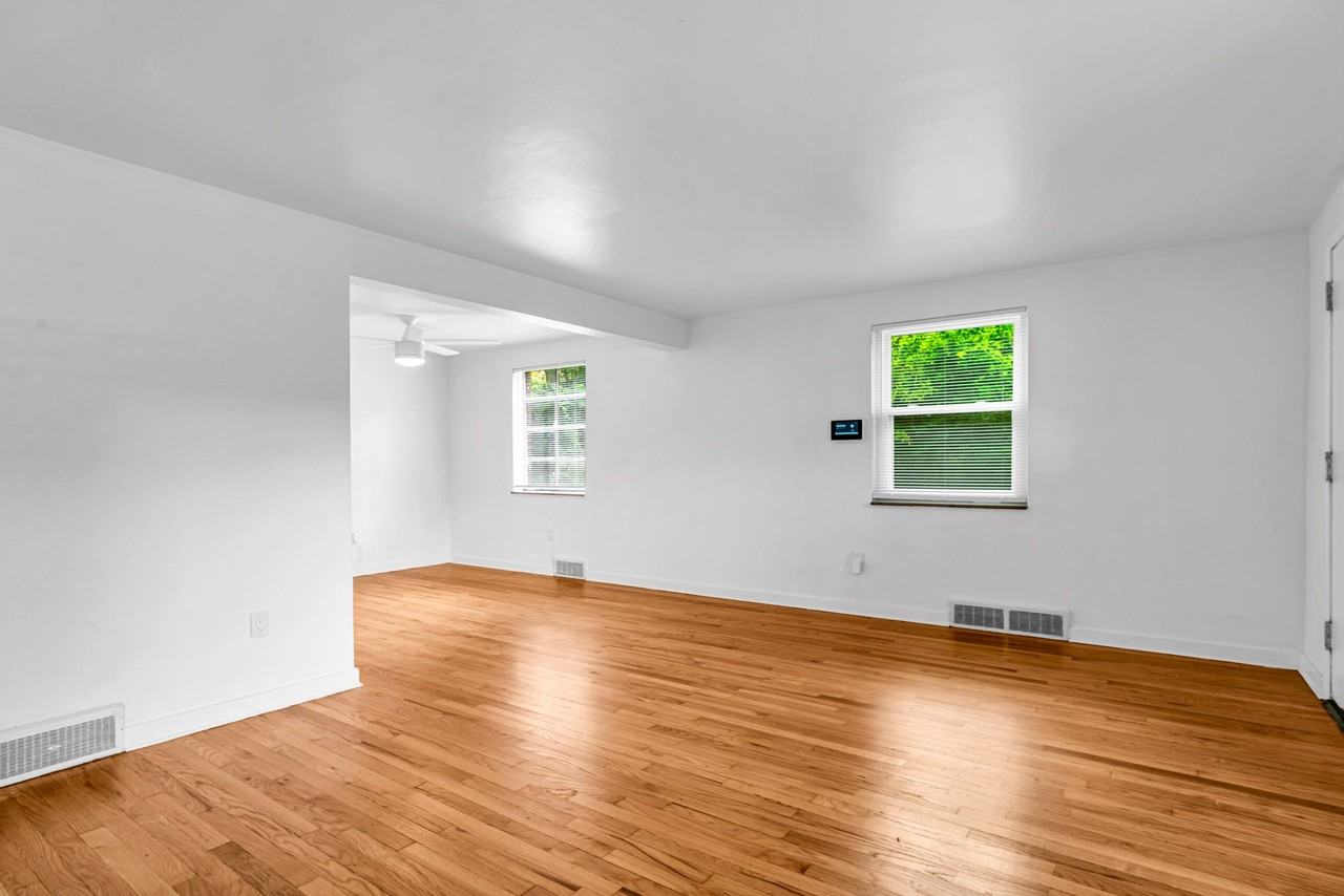 1205 Labelle Ave - Photo 4 of 15
