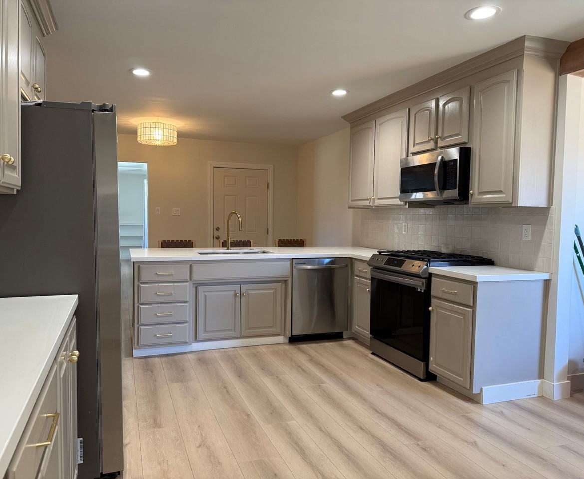 8 Panoramic Ave - Photo 4 of 11