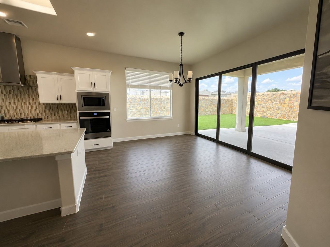 876 Eastwell Dr - Photo 5 of 12
