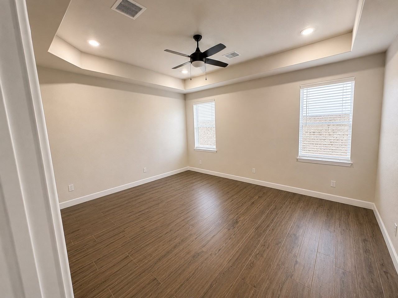 876 Eastwell Dr - Photo 7 of 12