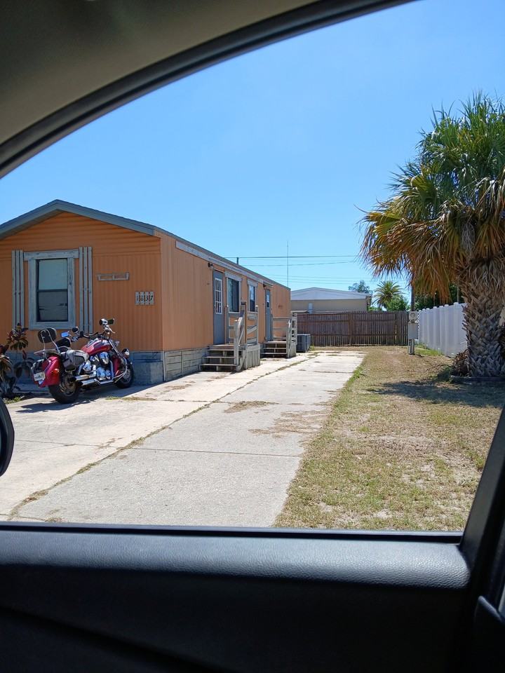 1837 Holiday Dr - Photo 2 of 6