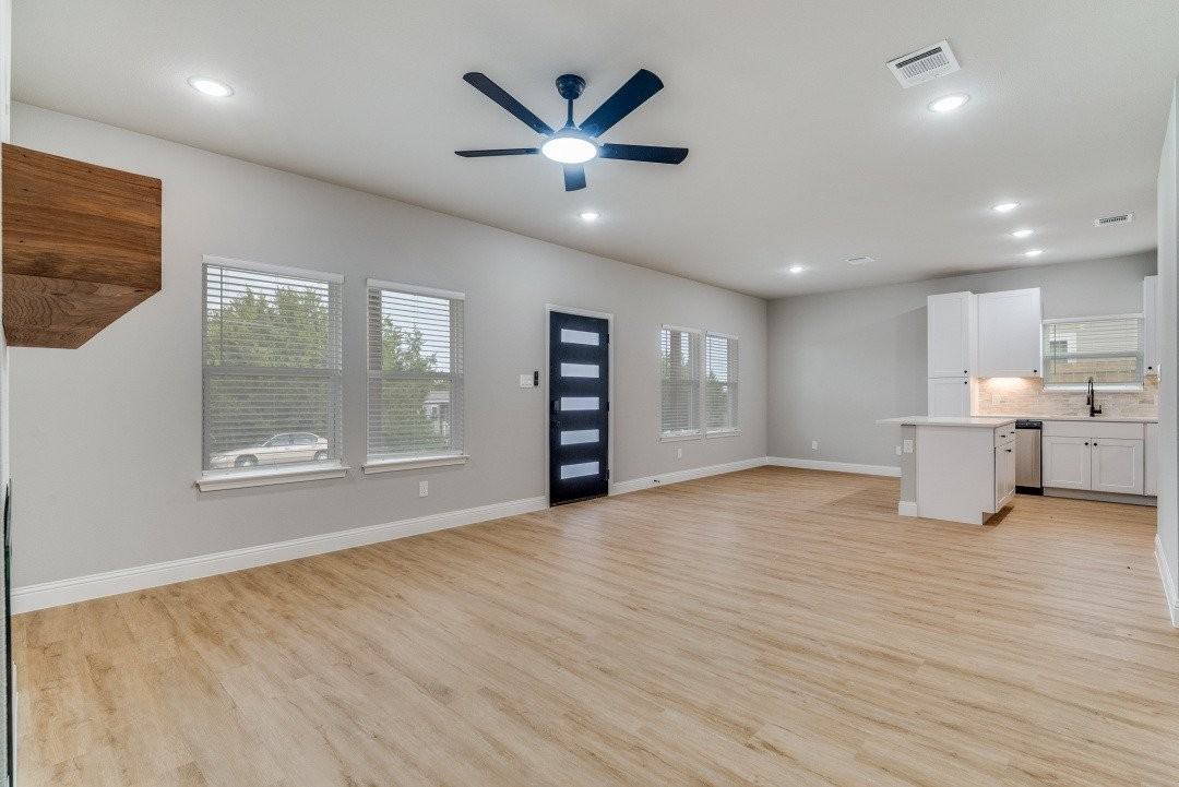 2707 Brazos River Dr - Photo 5 of 20