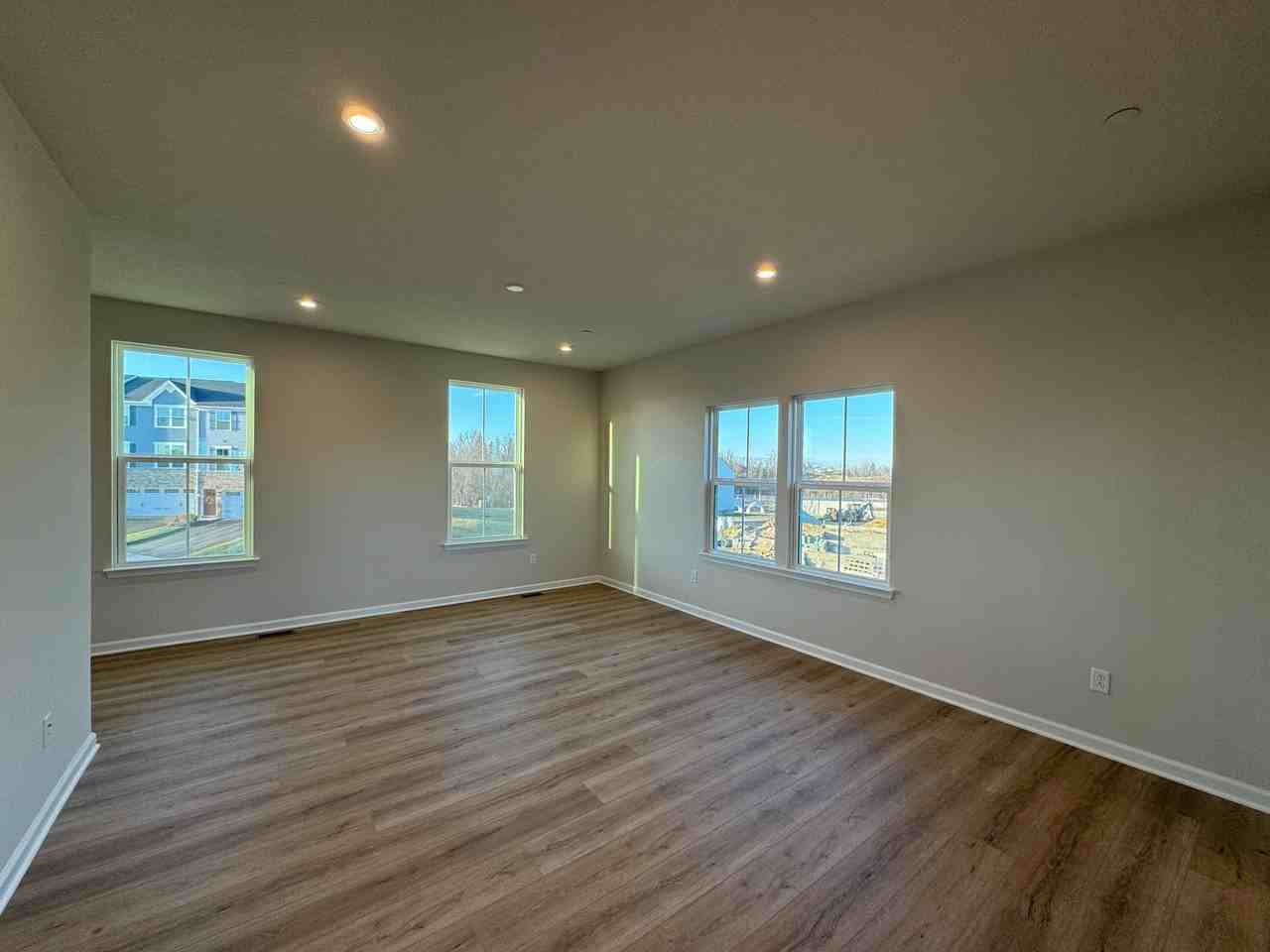 148 Crown St - Photo 2 of 3