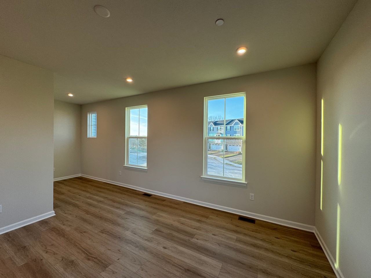 148 Crown St - Photo 3 of 3