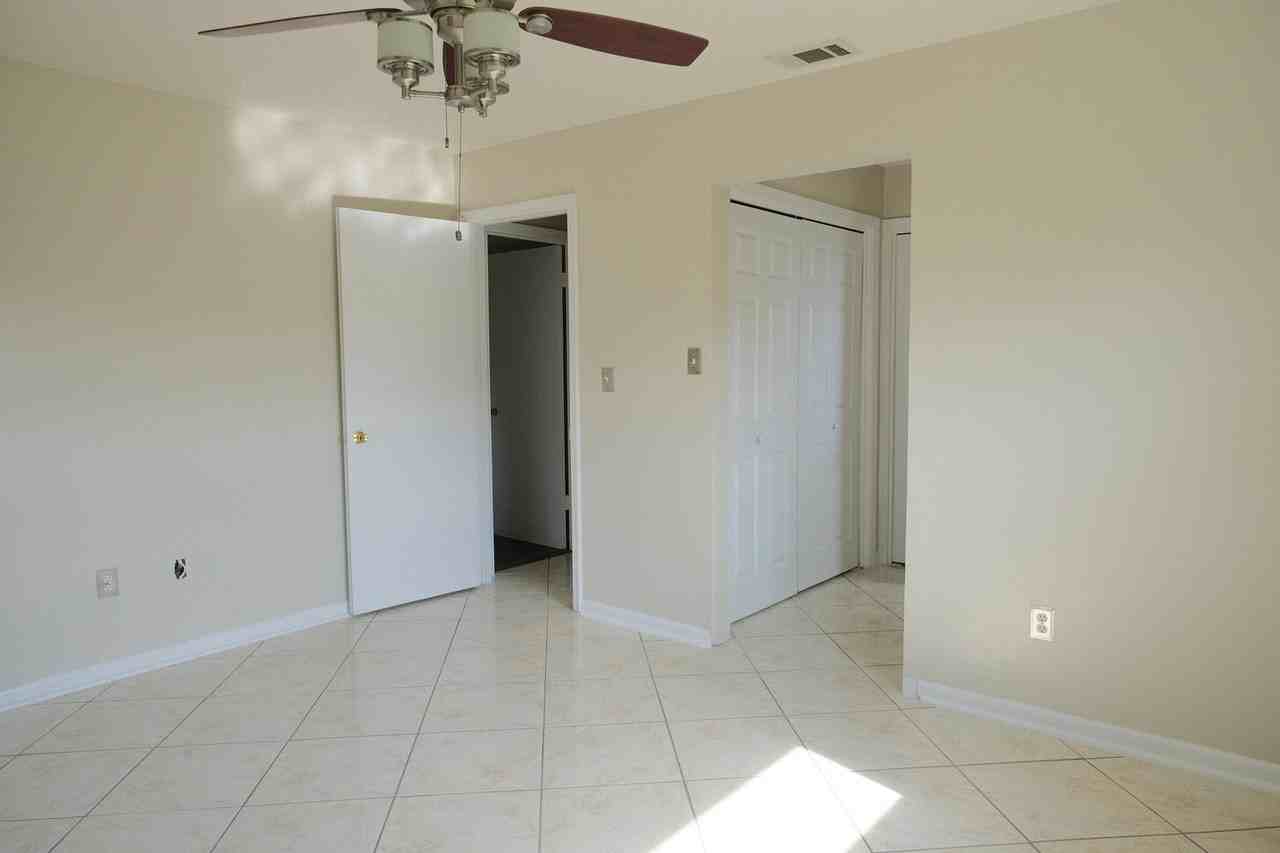 980 Woodland Ave - Photo 6 of 8