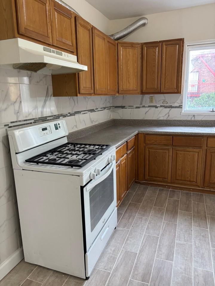 74 Highland Ave #1stFL - Photo 7 of 9