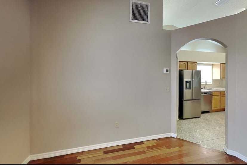 33327 Fountain Ln ##Fl - Photo 2 of 15