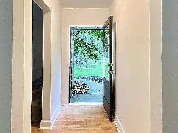 16249 Elizabeth St - Photo 3 of 10