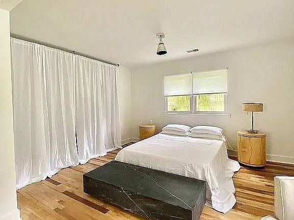 16249 Elizabeth St - Photo 4 of 10