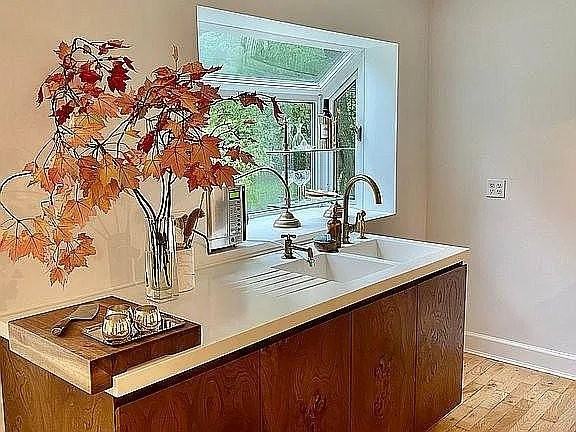 16249 Elizabeth St - Photo 5 of 10