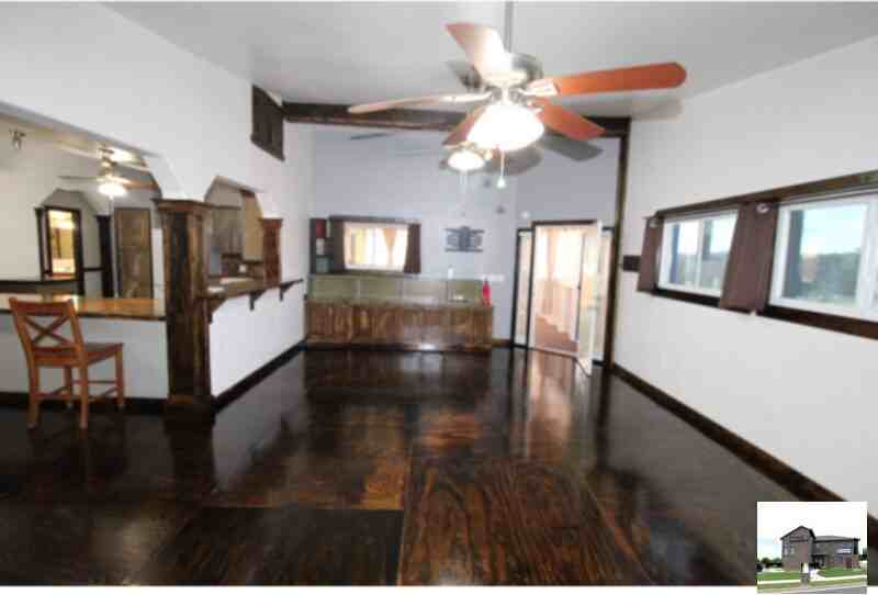 2809 Connell St - Photo 4 of 30