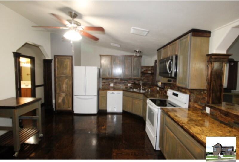 2809 Connell St - Photo 5 of 30