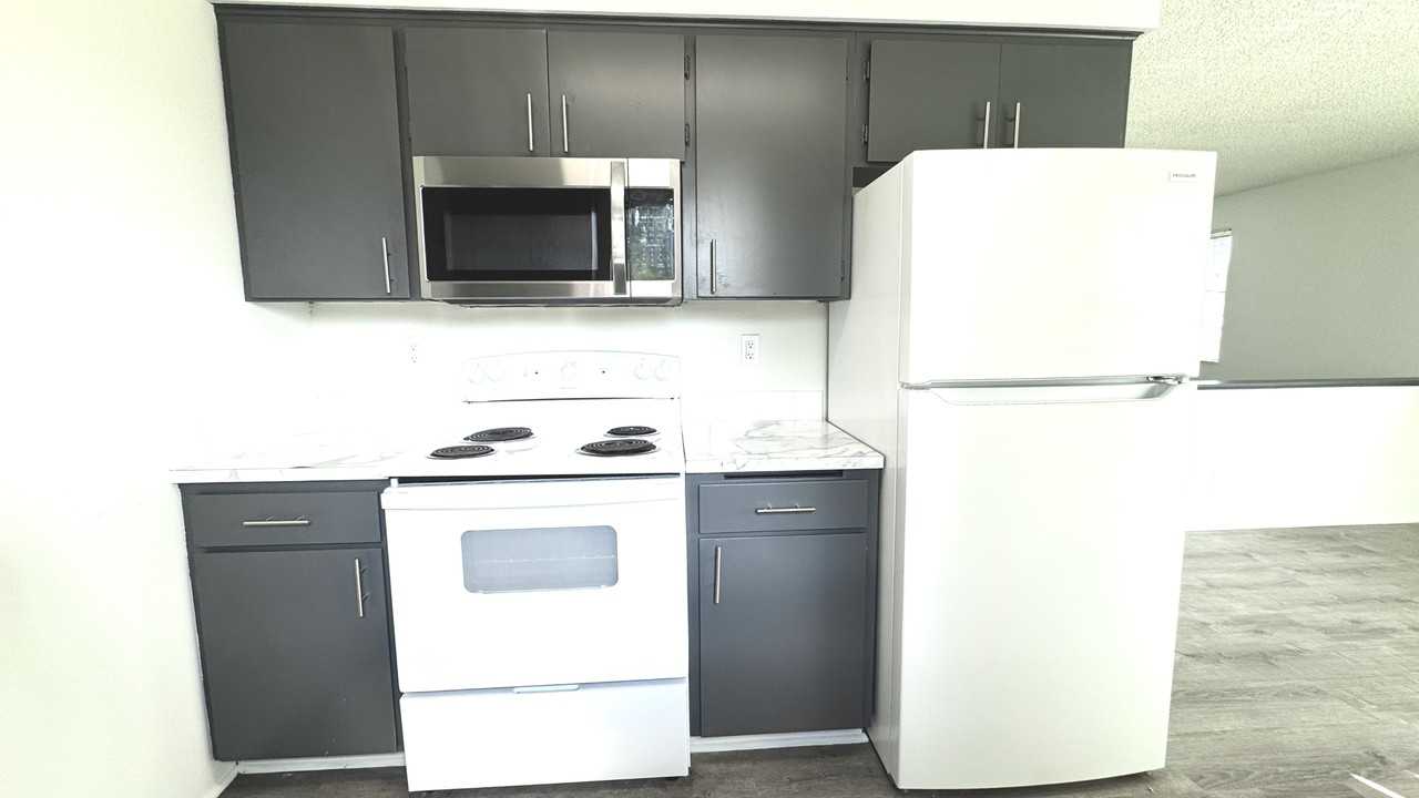2405 Howard Ave #4 - Photo 7 of 21