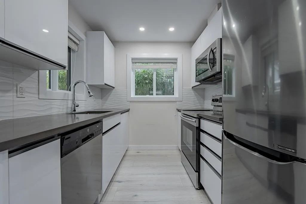 882 East 12th Avenue - Photo 5 of 11