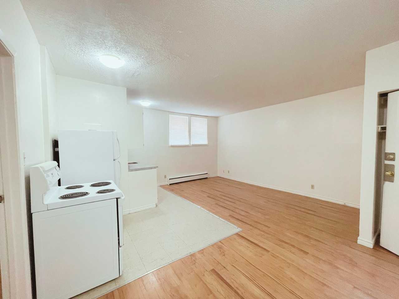 1503 Victoria Ave - Photo 2 of 9