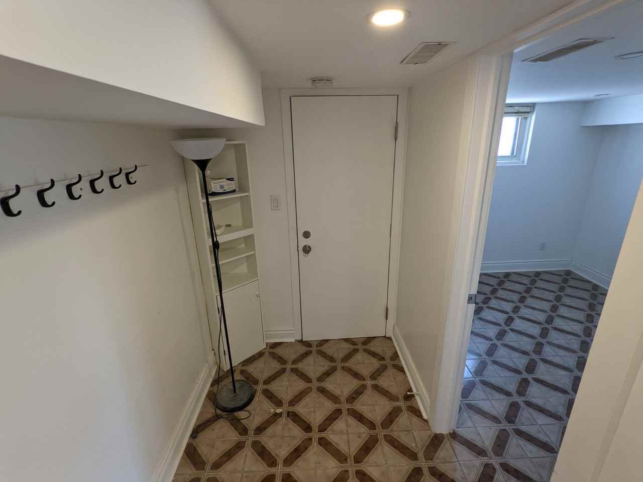 901 Ossington Ave - Photo 5 of 7