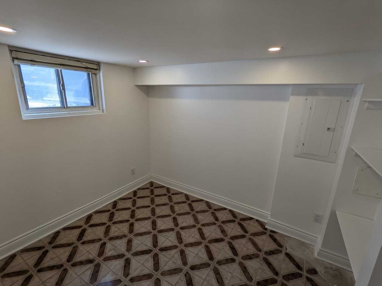 901 Ossington Ave - Photo 6 of 7