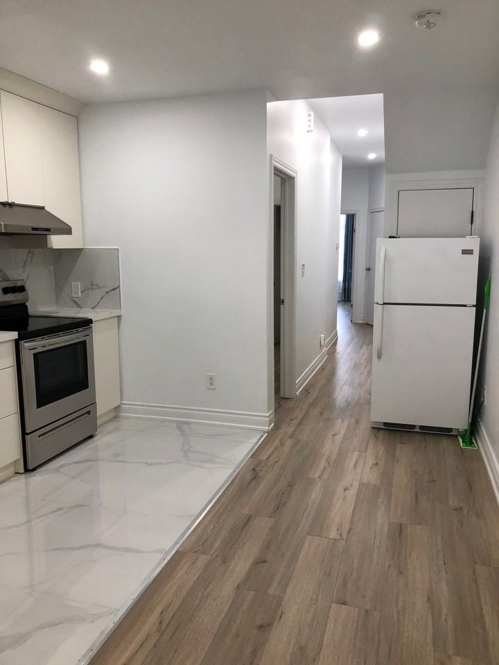 Bedrooms with Ensuite Bathroom near College and Spadina for RENT - Photo 7 of 14