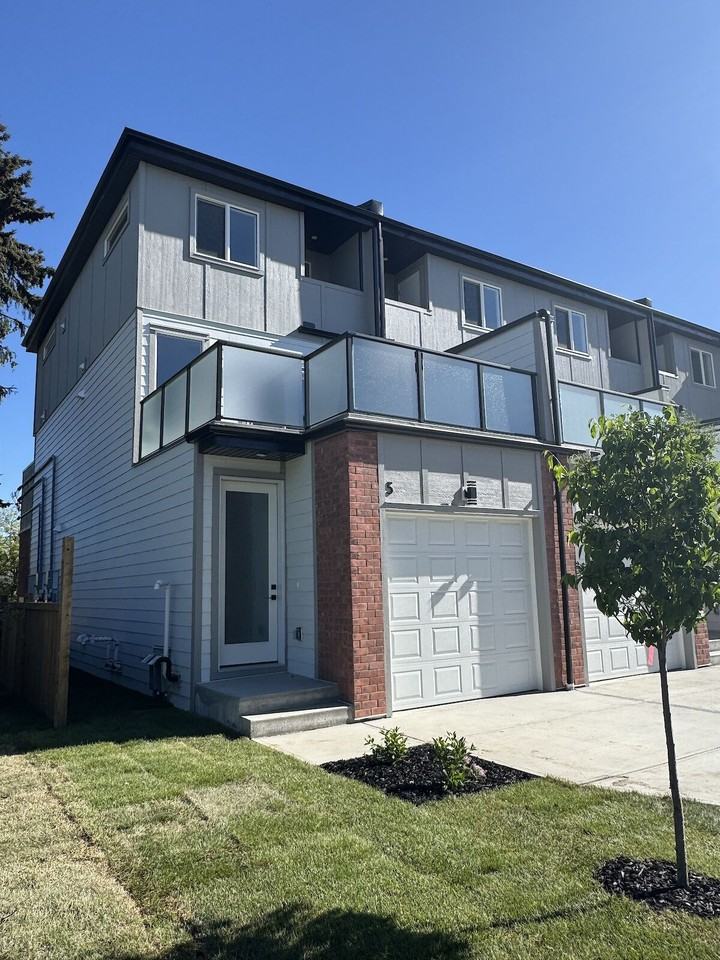 2202 - 2202 25 Avenue Northwest - Photo 3 of 31