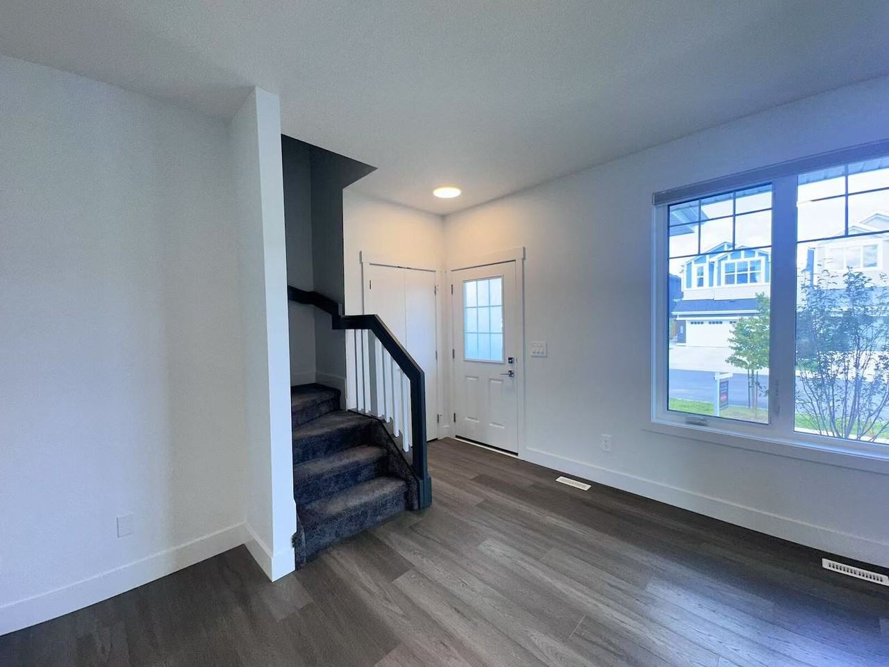 16731 30 Ave Sw - Photo 2 of 20